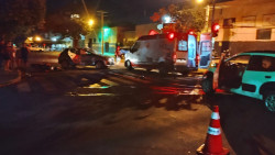 Carro capota após colisão e cadeirinha salva crianças em Dourados