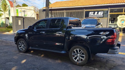 Três homens e adolescente são presos por arrastão de caminhonetes Hilux