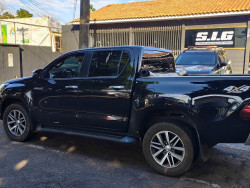 Três homens e adolescente são presos por arrastão de caminhonetes Hilux