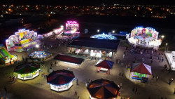 Dupla Munhoz & Mariano leva 9 mil à  2ª noite da Festa Junina