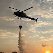 Helicópteros ajudam no combate a incêndio no Pantanal de Mato Grosso do Sul
