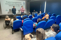 Colóquio discute empregabilidade para pessoas com deficiência