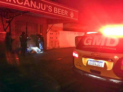 Guarda Municipal entrega cobertores para moradores de rua em Dourados