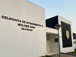 Jovem é preso após perseguir e ameaçar divulgar fotos íntimas de adolescente