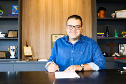 Mais uma vez, Alan Guedes deposita salário dos servidores antecipado