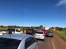 Contra marco temporal de demarcações, indígenas de Dourados fecha rodovia