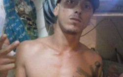 Homem é morto a tiros ao atacar policiais com facão após assaltar taxista