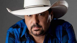 Edson recebe alta hospitalar após ficar internado na UTI com Covid