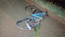 Motorista invade acostamento, mata ciclista e também morre em acidente