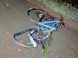 Motorista invade acostamento, mata ciclista e também morre em acidente