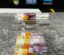 Mãe e filho são presos vendendo droga em “boca” no Estrela Hory