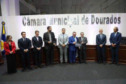 Vereador Laudir homenageia 83 membros do Poder Judiciário