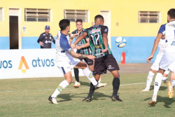 Costa Rica marca nos acréscimos, vira jogo e fica perto da classificação