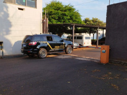 Homem que armazenava pornografia infantil no trabalho é alvo de operação da PF