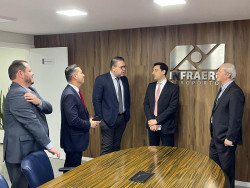 Alan assina contrato e Infraero vai administrar aeroporto de Dourados