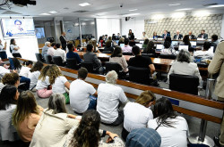 Especialistas cobram reestruturação e servidores em áreas da educação