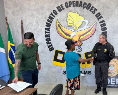 Homem encontra bolsa de indígena com R$ 5 mil e entrega na sede do DOF