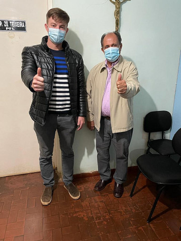 O prefeito de Rio Brilhante, Lucas Foroni, com o deputado estadual Zé Teixeira: parceria pelo município (Imagem: Divulgação)