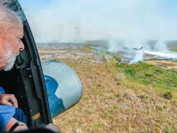 Lula sobrevoa Pantanal em MS e sanciona política para uso controlado do fogo