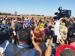 Sob forte esquema de segurança, ministra visita área de conflito em Douradina