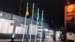 Homem assalta farmácia com pedra na mão e é detido por funcionárias