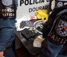 Mulher de 51 anos é presa por tráfico em operação policial