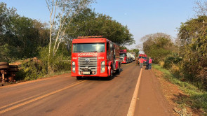 Batida entre carreta e picape mata motorista na BR-267