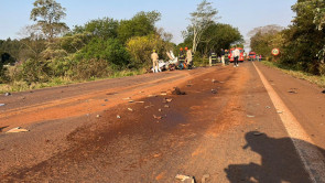 Batida entre carreta e picape mata motorista na BR-267