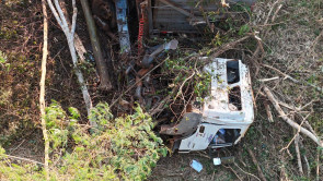 Batida entre carreta e picape mata motorista na BR-267