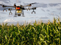 Mercado global de drones agrícolas deve superar R$ 23 bilhões até 2029