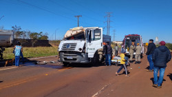 Caminhões da mesma empresa sofrem acidente no anel viário