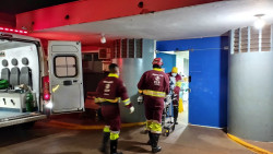 Viajando com filha de 3 anos, mulher perde controle da direção e capota carro