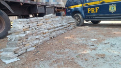 PRF apreende 298 quilos de cocaína em carga de cimento