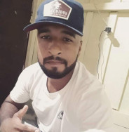 Homem bate moto em poste e coqueiro e morre após beber com amigos