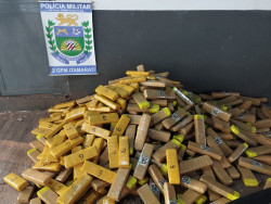 Homem é preso após fugir e capotar carro com 430 quilos de maconha