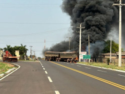 Veja o vídeo: acidente entre duas carretas deixa mortos carbonizados