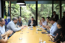 Governo assina decreto que corrige valor dos plantões dos profissionais da Saúde