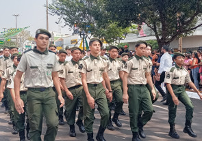 Desfile atrai 25 mil para a Marcelino Pires; veja as imagens