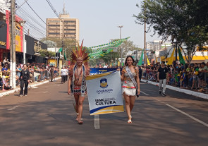 Desfile atrai 25 mil para a Marcelino Pires; veja as imagens