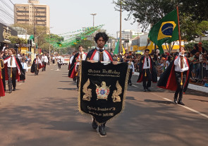 Desfile atrai 25 mil para a Marcelino Pires; veja as imagens