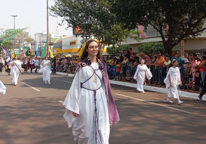 Desfile atrai 25 mil para a Marcelino Pires; veja as imagens