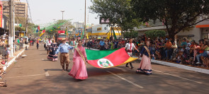 Desfile atrai 25 mil para a Marcelino Pires; veja as imagens