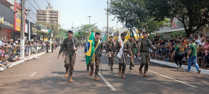 Desfile atrai 25 mil para a Marcelino Pires; veja as imagens