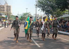 Desfile atrai 25 mil para a Marcelino Pires; veja as imagens