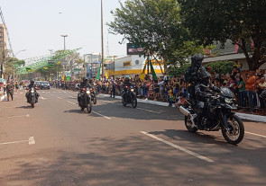 Desfile atrai 25 mil para a Marcelino Pires; veja as imagens
