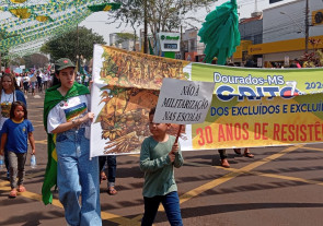 Desfile atrai 25 mil para a Marcelino Pires; veja as imagens