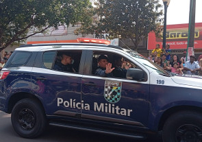 Desfile atrai 25 mil para a Marcelino Pires; veja as imagens