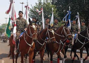 Desfile atrai 25 mil para a Marcelino Pires; veja as imagens