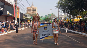 Desfile atrai 25 mil para a Marcelino Pires; veja as imagens