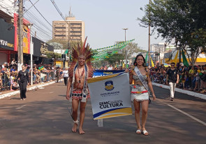 Desfile atrai 25 mil para a Marcelino Pires; veja as imagens